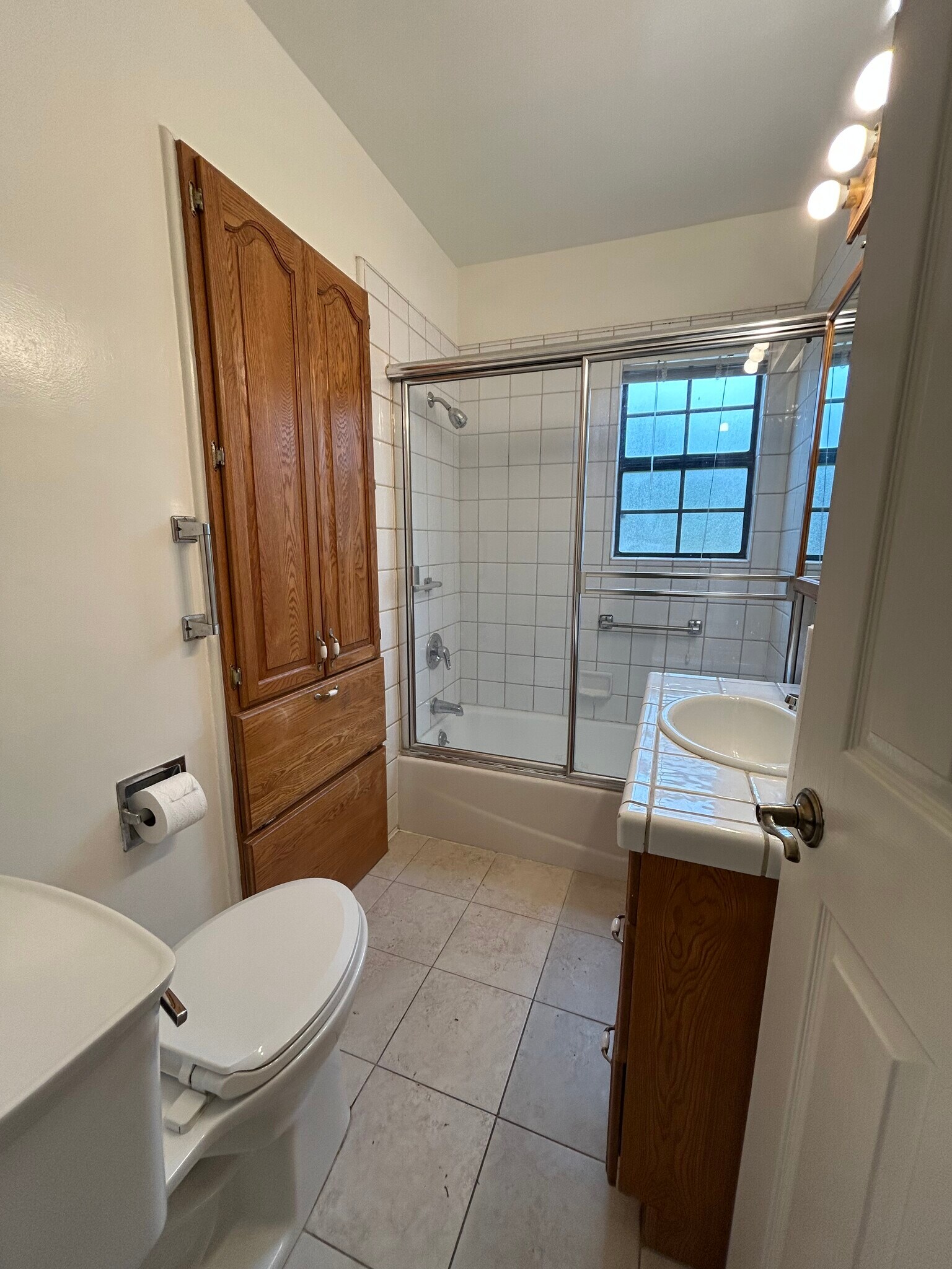 Building Photo - 15051 Germain St