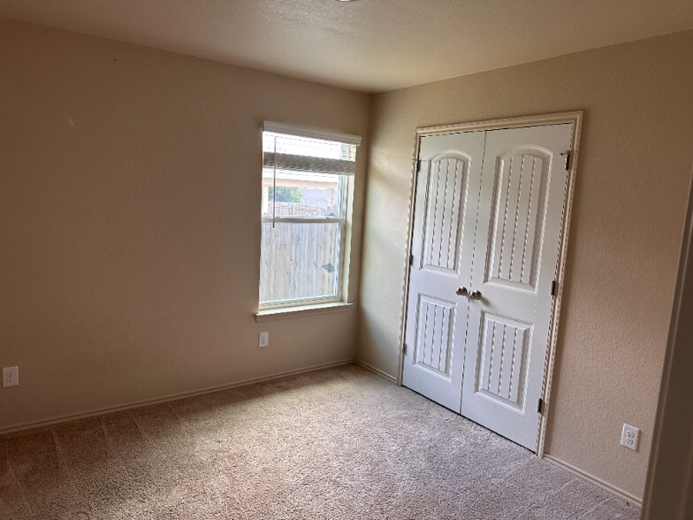 Building Photo - 1717 Clovis Dr
