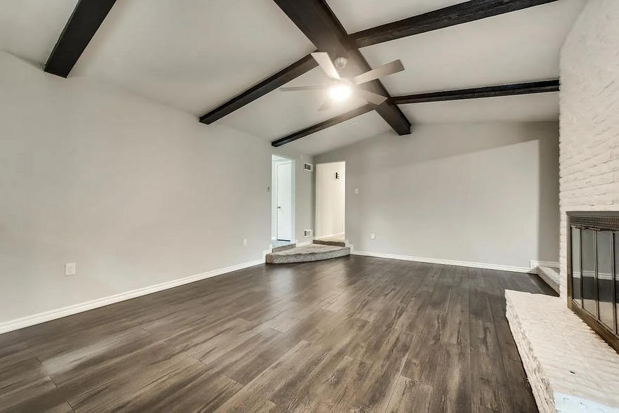 Building Photo - 5806 Everglade Rd