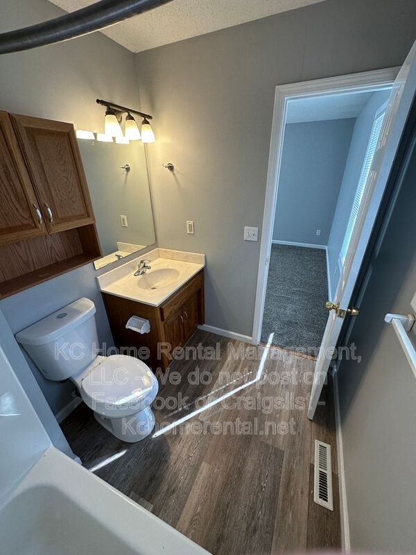 Building Photo - 817 NE Independence Ct