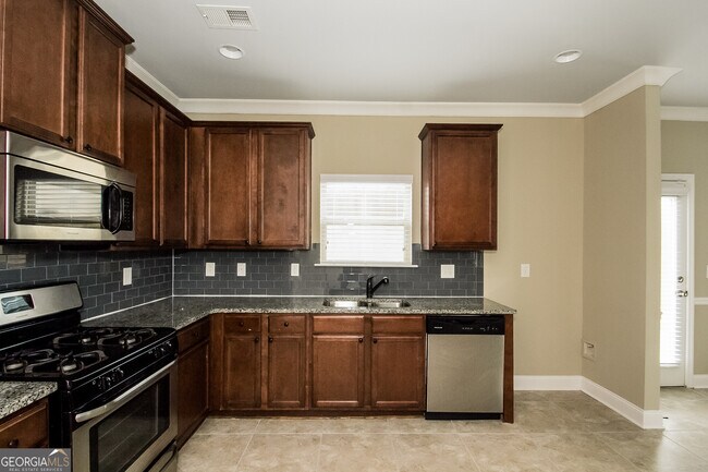 Building Photo - 4893 Longview Run
