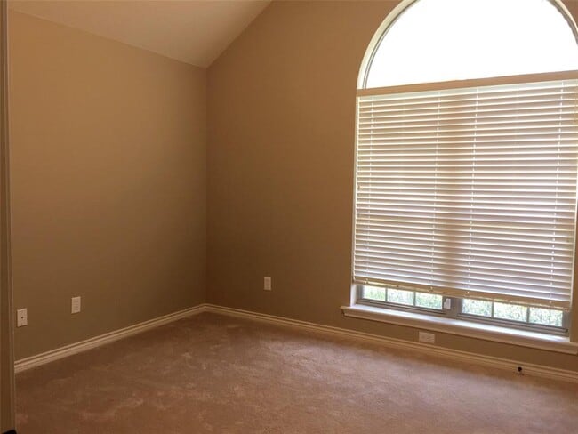 Building Photo - 304 Candle Stone Ct