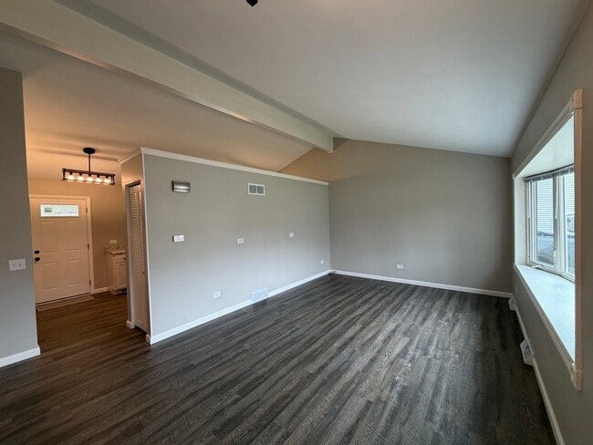 Building Photo - 109 Hickory Dr