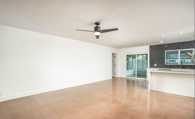 Building Photo - Biltmore District Luxury – Month-to-Month Only $4,500 (All Utilities Included!)