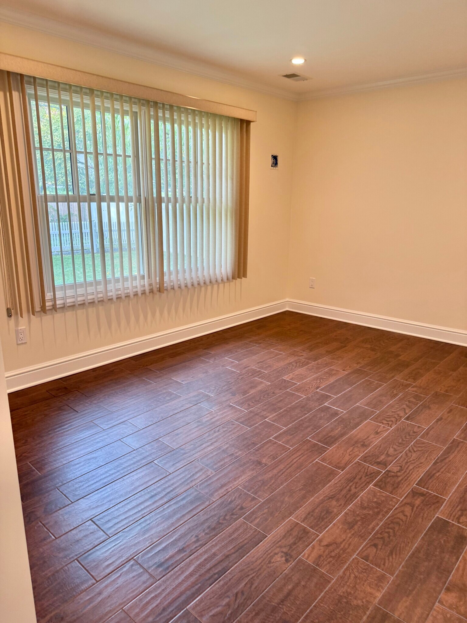 Building Photo - 267 Weed Ave