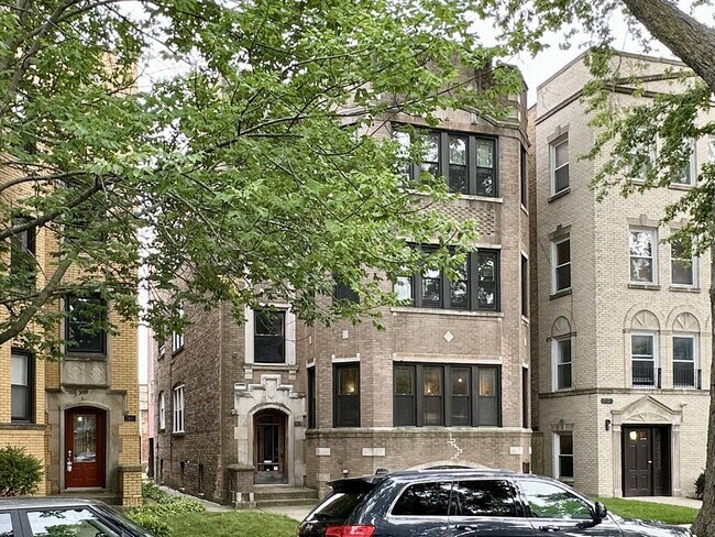 Building Photo - 2619 W Greenleaf Ave