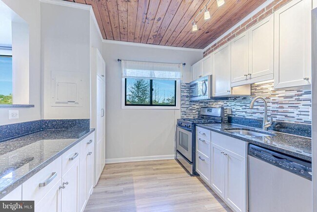 Building Photo - 53 Skyhill Rd