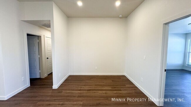 Building Photo - 2127 Langford Ave