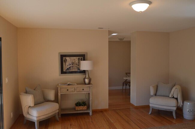 Building Photo - 119 Whitethorne Dr