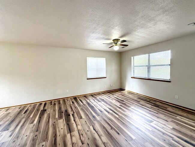 Building Photo - 818 Roff St