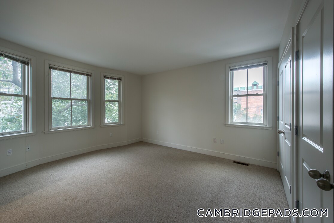 Building Photo - 110 Second St.