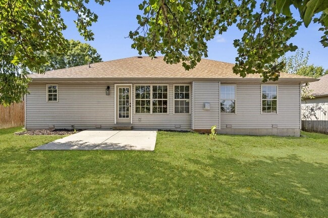 Building Photo - Newly Remodeled! | 4 Bedroom | 2 Bathroom ...