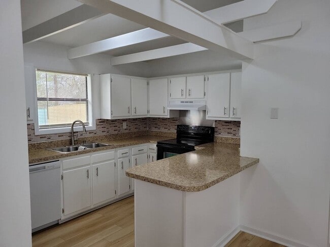 Building Photo - Nice Duplex in Havelock