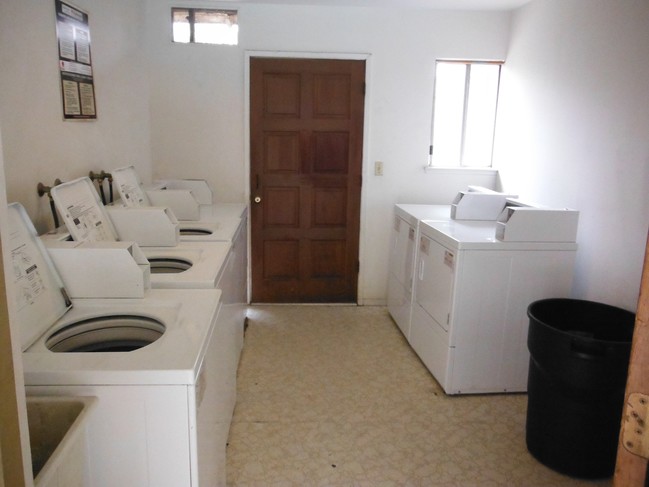 Laundry - Chalmette Garden Apts