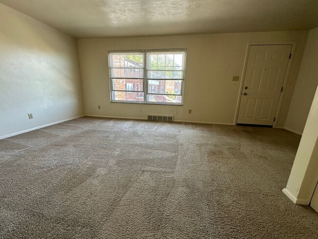 Building Photo - Tremendous Townhome in Plum with a Huge Pr...