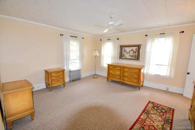 Building Photo - 376 Terryville Rd