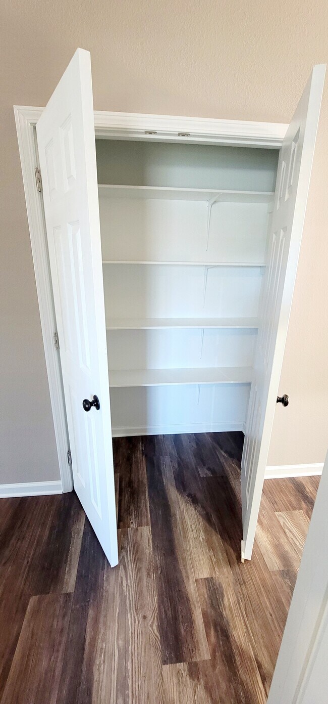 Building Photo - 145 Canterberry St