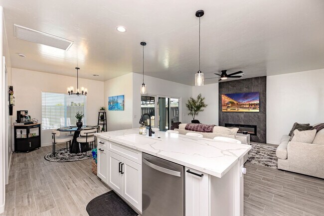 Building Photo - 3611 Breakwater Dr