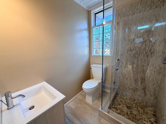 Building Photo - San Mateo 4Bed/2Ba Eichler Home with Putting Green, Vegetable Garden & Designer Finishes