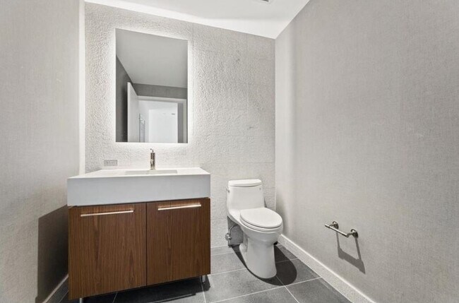 Building Photo - 75 Park Ln S