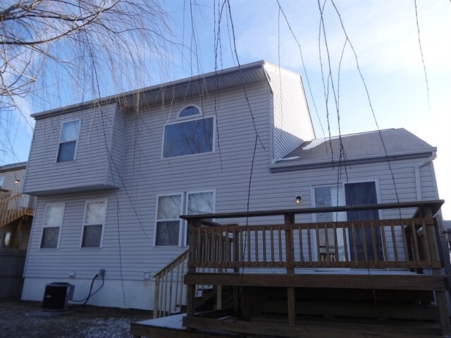 Building Photo - 987 Drayson Dr