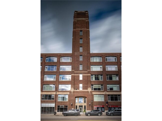 Building Photo - 700 N Washington Ave