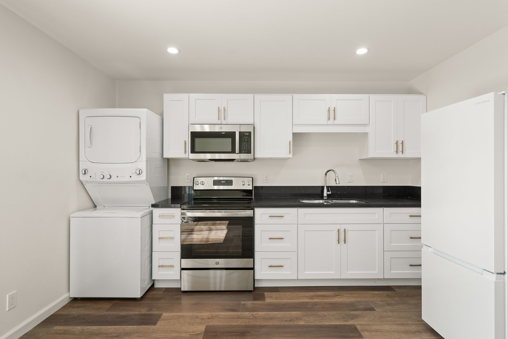 Building Photo - 5136 Hillcrest Dr