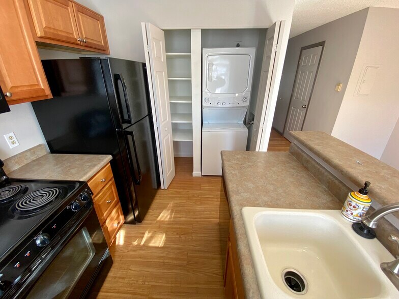 Building Photo - 9703 W Chatfield Ave