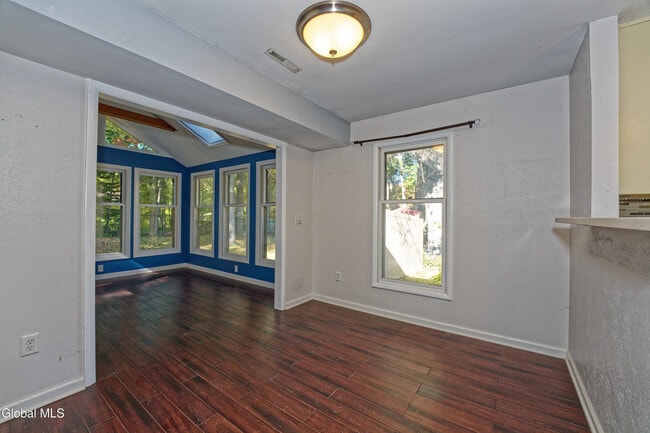 Building Photo - 638 Top Ridge Dr