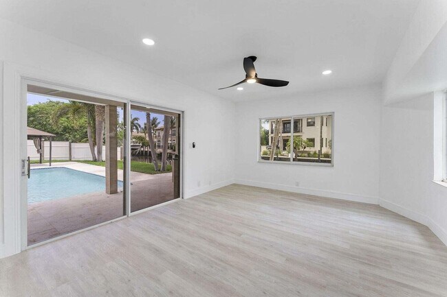 Building Photo - 808 NE 72nd St