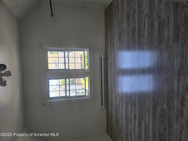 Building Photo - 908 Richmont St