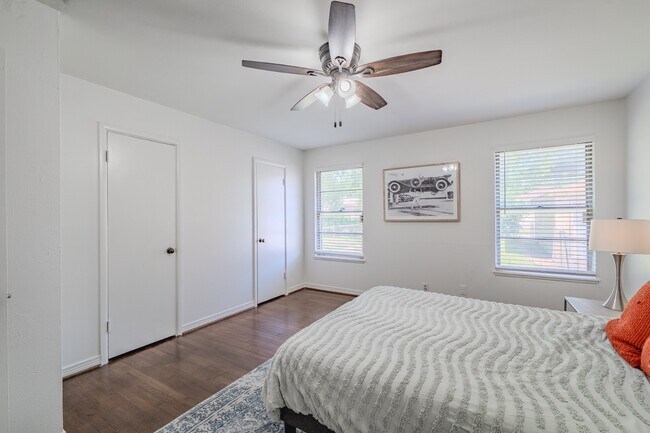 Building Photo - Cozy Forest Hills Retreat in East Dallas