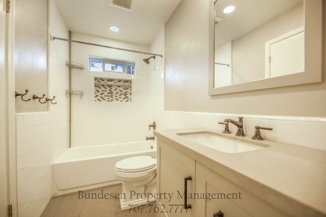 Building Photo - 746 Bonnie Ave