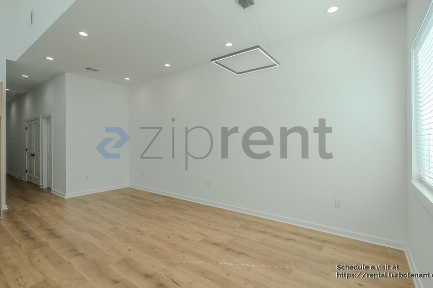 Building Photo - 5029 Van Fleet St