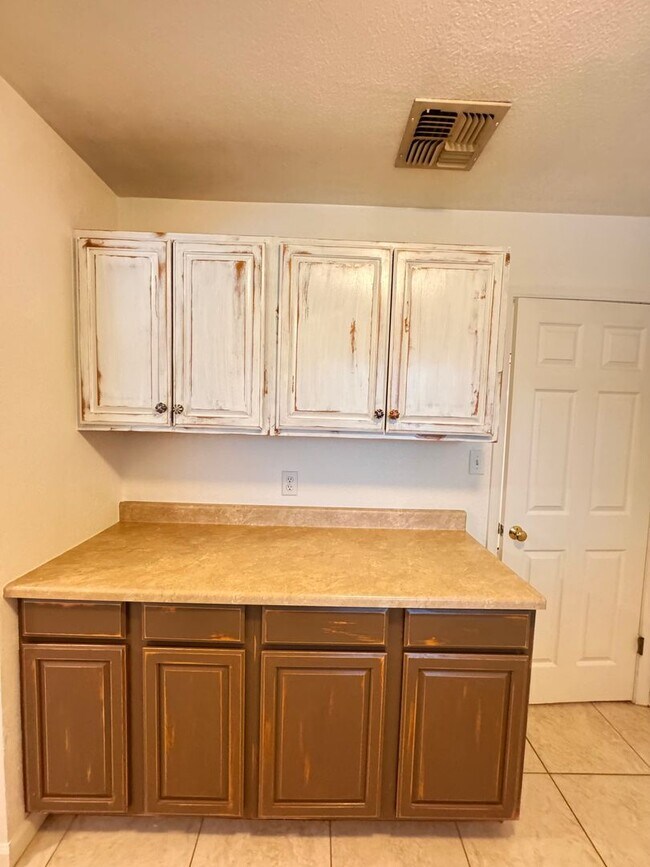 Building Photo - Available Now - Beautiful Ranch-Style Home with Pool