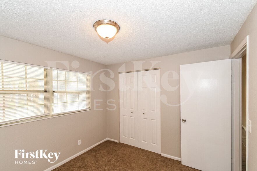 Building Photo - 878 Westgate Dr