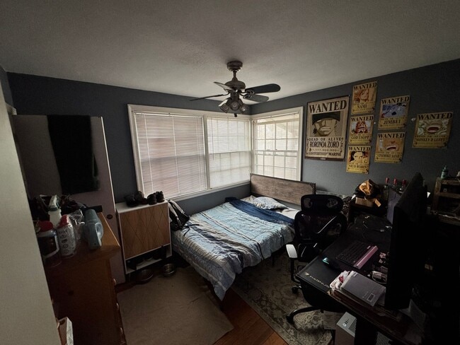 Building Photo - Spacious 2 Bedroom Home Close to Campus