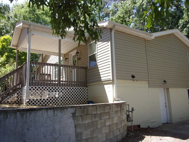 Building Photo - Recently Updated and Refreshed 3 Bedroom 2 Bath Home in Fort Mill