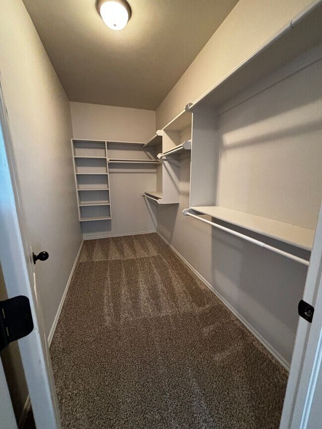 Building Photo - Move in Special!! 3BR 2BA duplex with 2 ca...