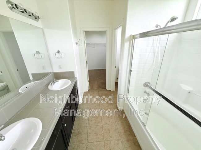 Building Photo - 4042 Trenton Ave