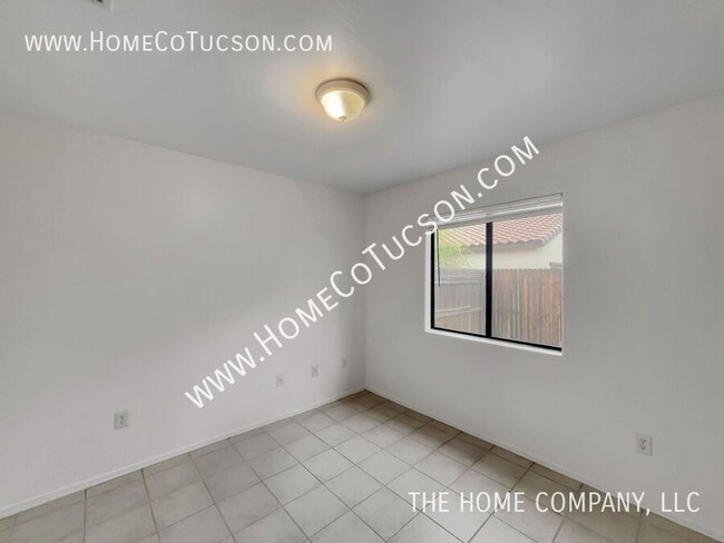 Building Photo - 750 W 41st St