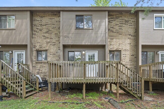 Building Photo - 1707 E Walnut Lawn St