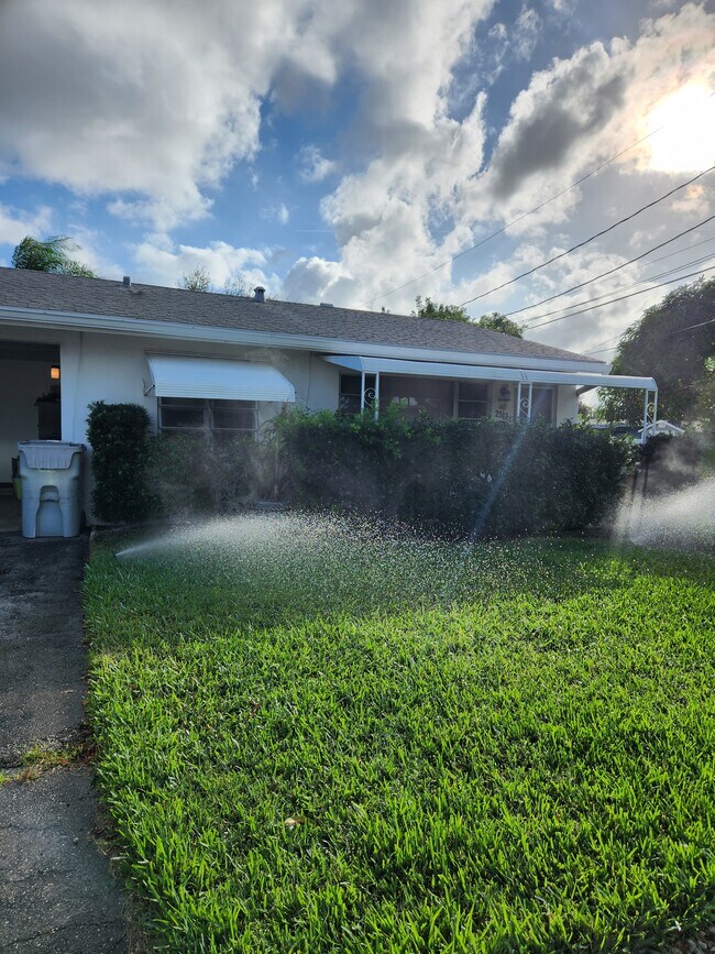 Building Photo - 2312 NE 4th St