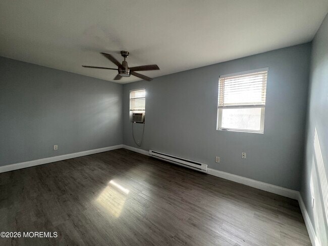 Building Photo - 660 Tara Dr