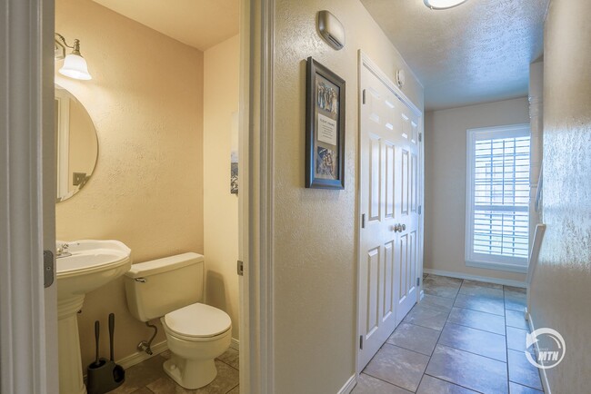 Building Photo - 1401 Oden St