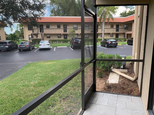 Building Photo - 21915 Lake Forest Cir