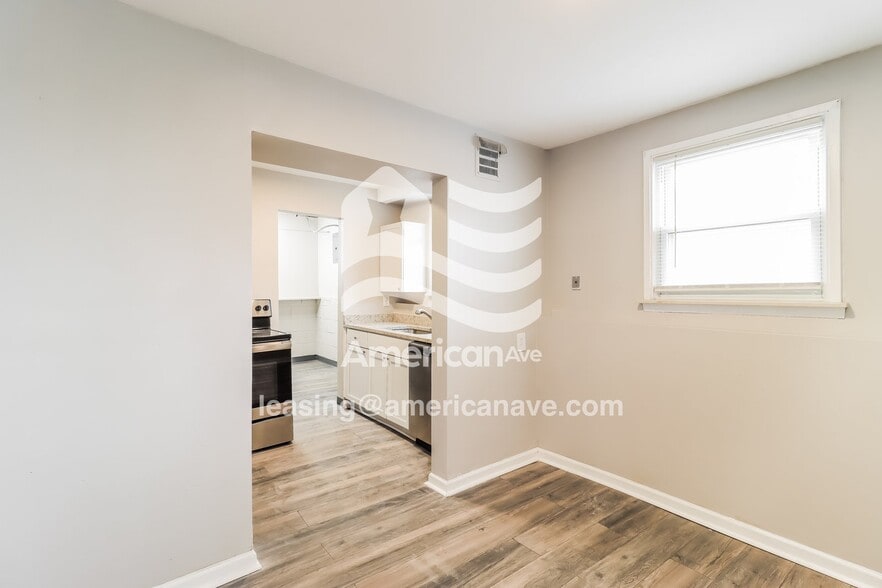 Building Photo - 1593 Leblanc St