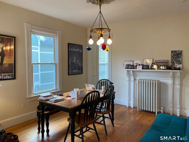 Building Photo - 118 Lawrence St