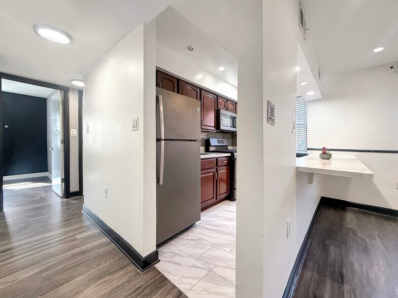 Building Photo - 2650 Birney Pl SE