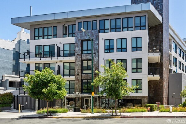 Building Photo - 1605 Riviera Ave